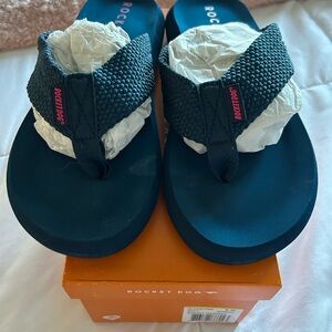 NWT New Rocket Dog Sunshine Blue Fabric Flip Flops sz 9